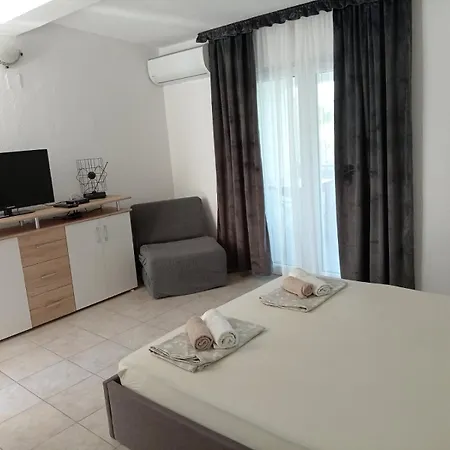 Seso Apartment *